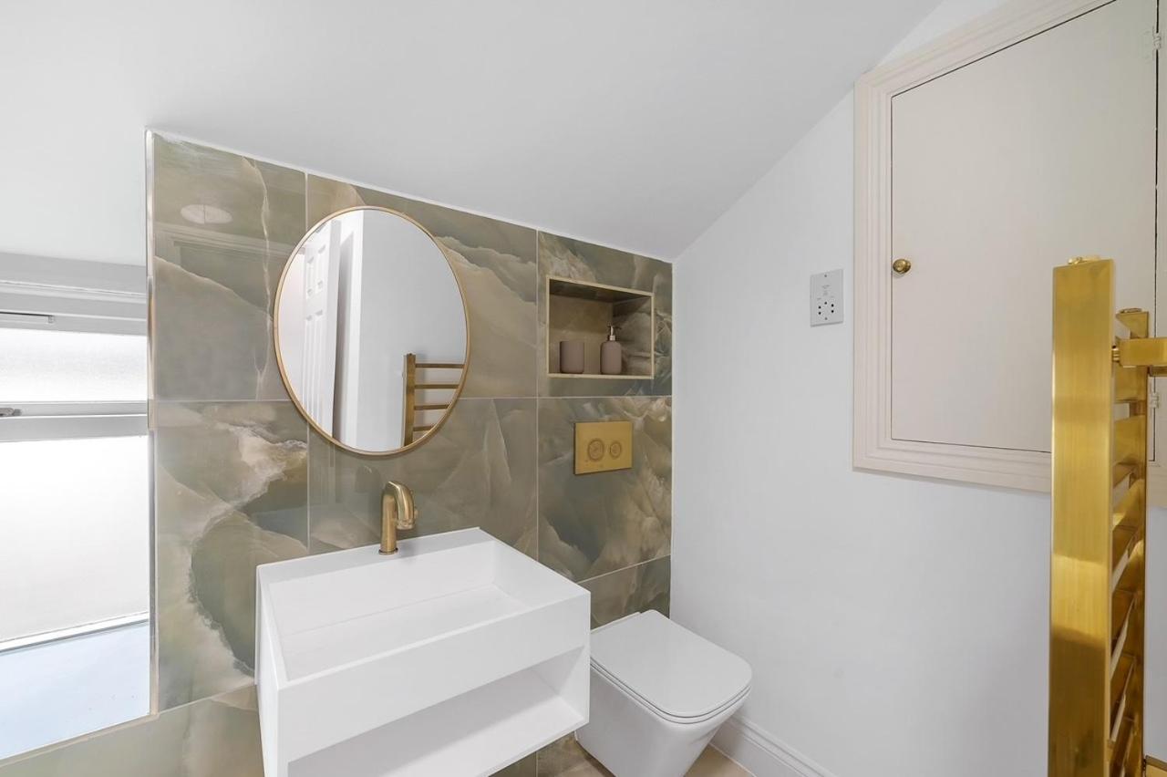 Super stylish 2 bed apartment Brixton London Zone 1-3