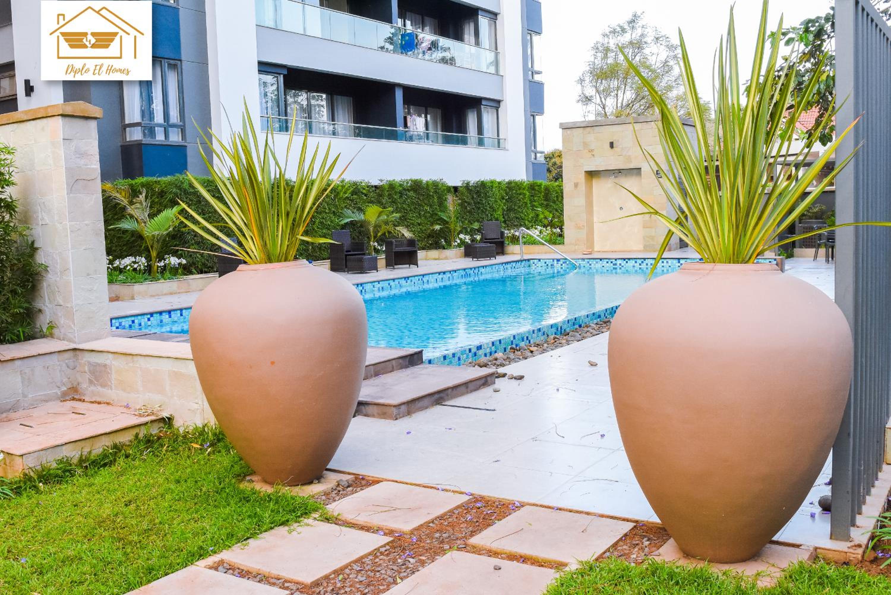 Elegant 1 bedroom in Riverside Square view 2