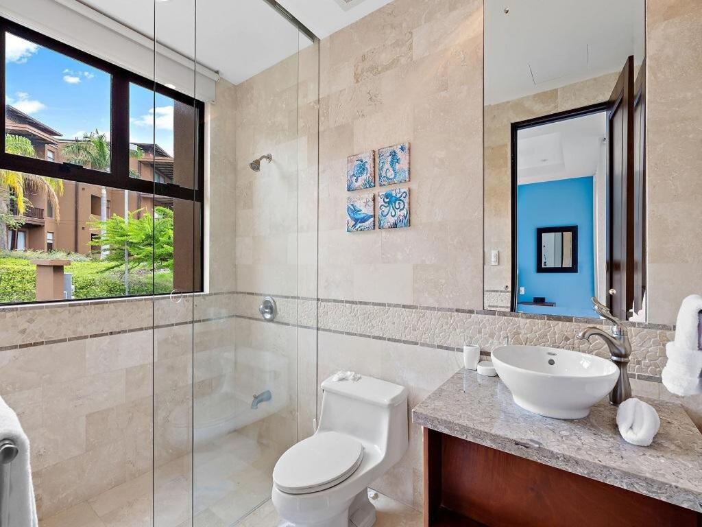 Spacious Ocean View 3 bd Condo w - Pool