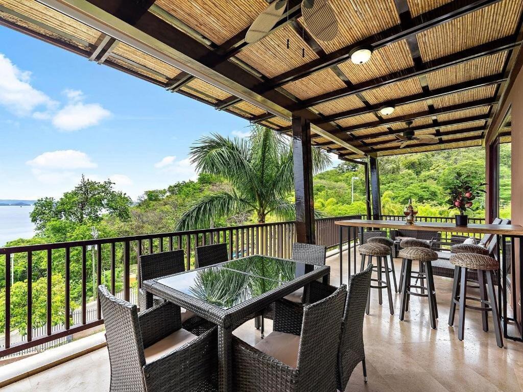 Spacious Ocean View 3 bd Condo w - Pool