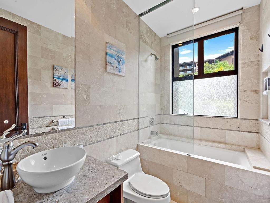 Spacious Ocean View 3 bd Condo w - Pool