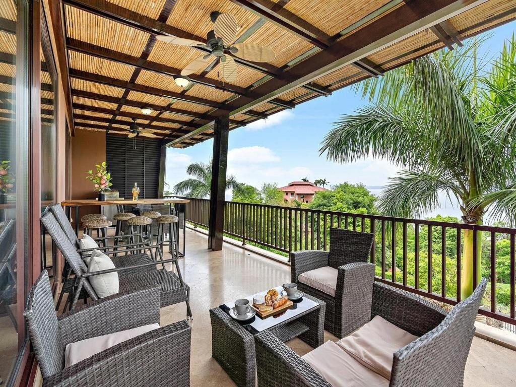 Spacious Ocean View 3 bd Condo w - Pool