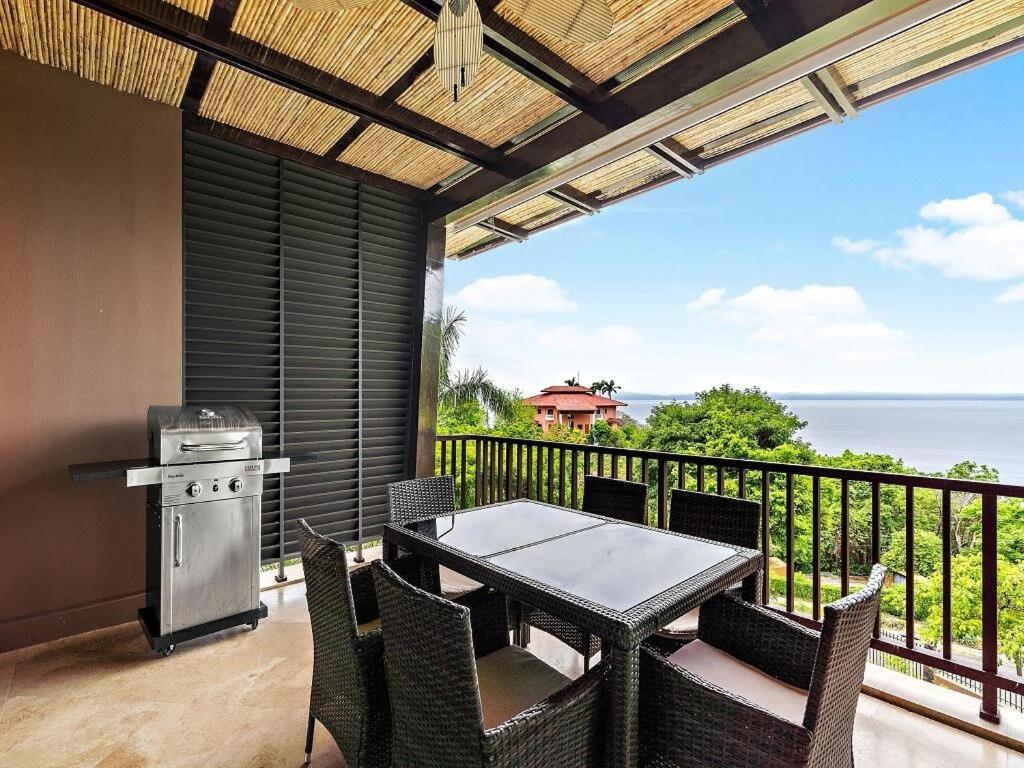 Spacious Ocean View 3 bd Condo w - Pool