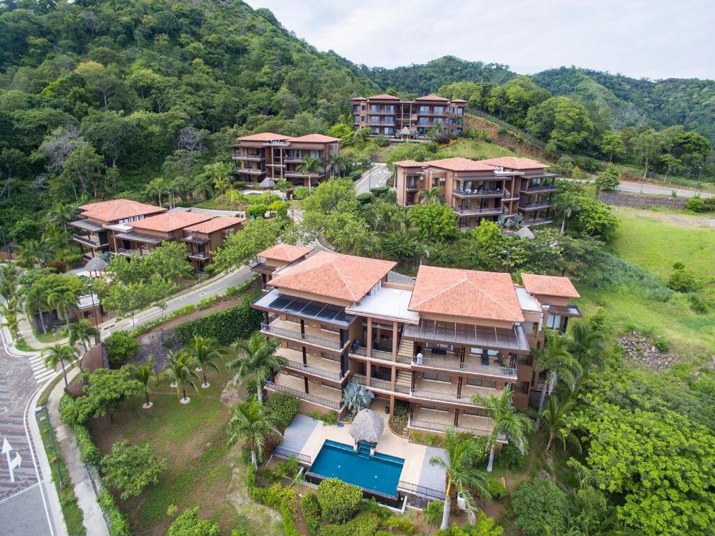 Spacious Ocean View 3 bd Condo w - Pool