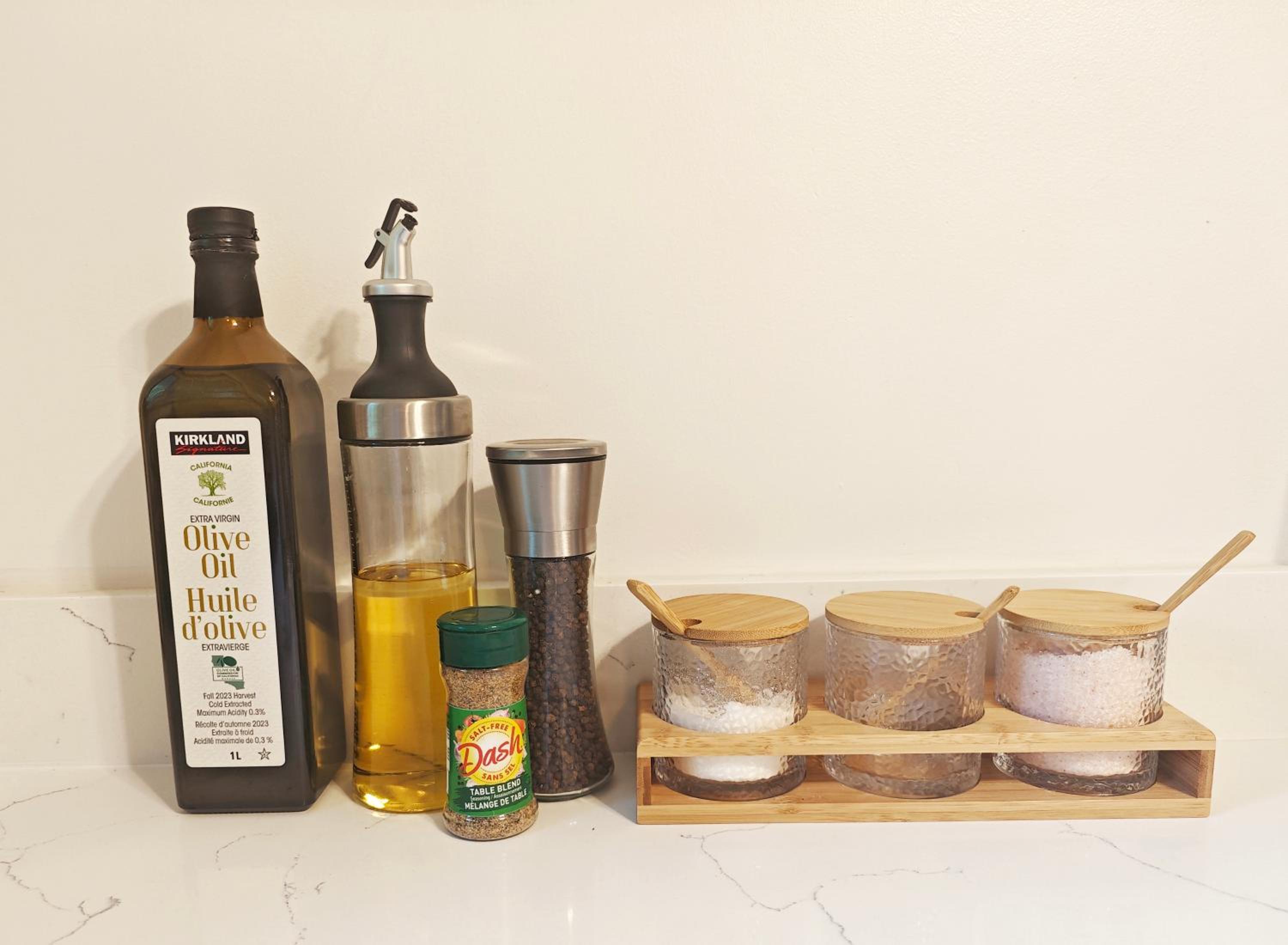 Vintage Spacious Bungalow - Walk to Lake - Property Image 51