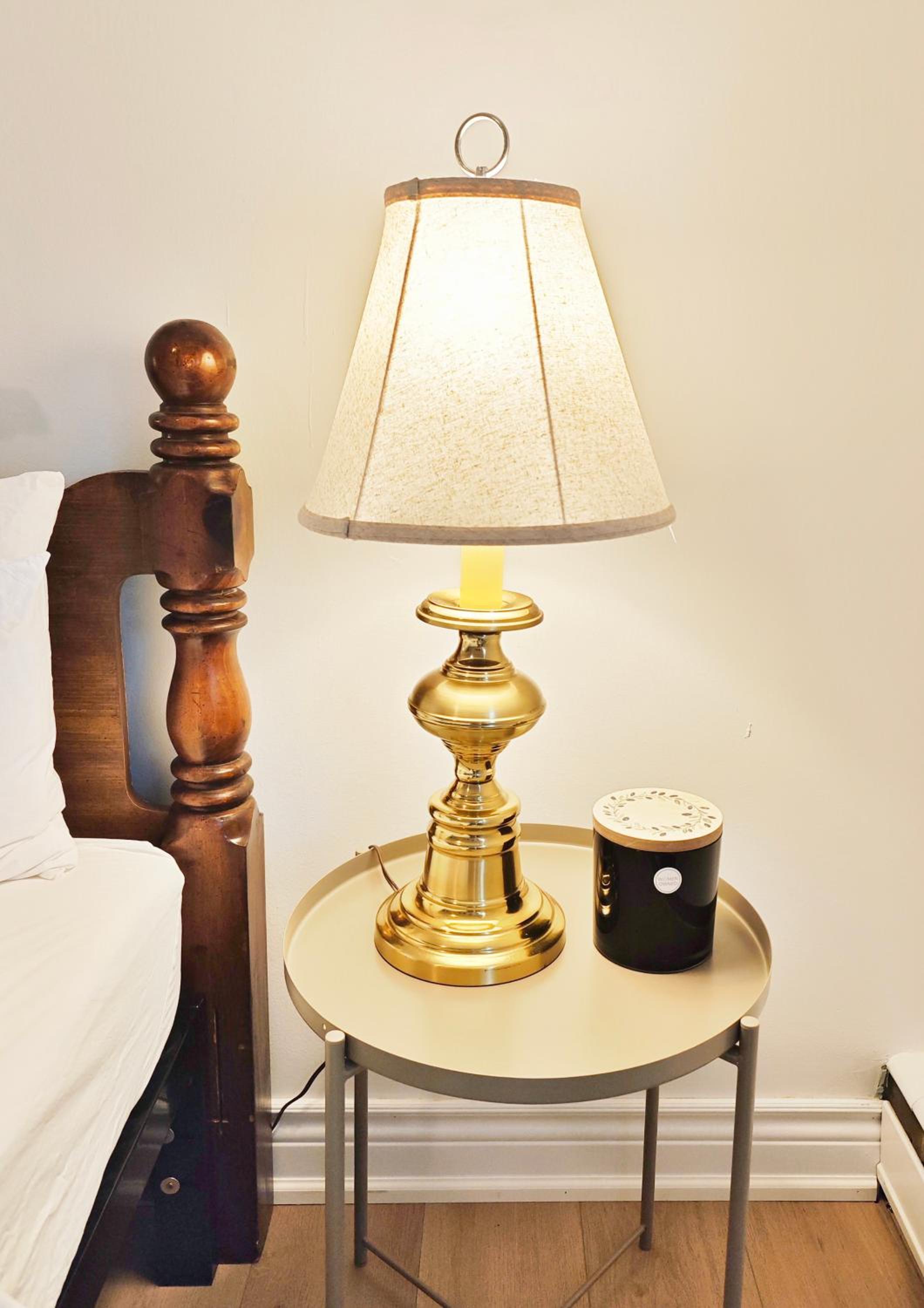 Vintage Spacious Bungalow - Walk to Lake - Property Image 8