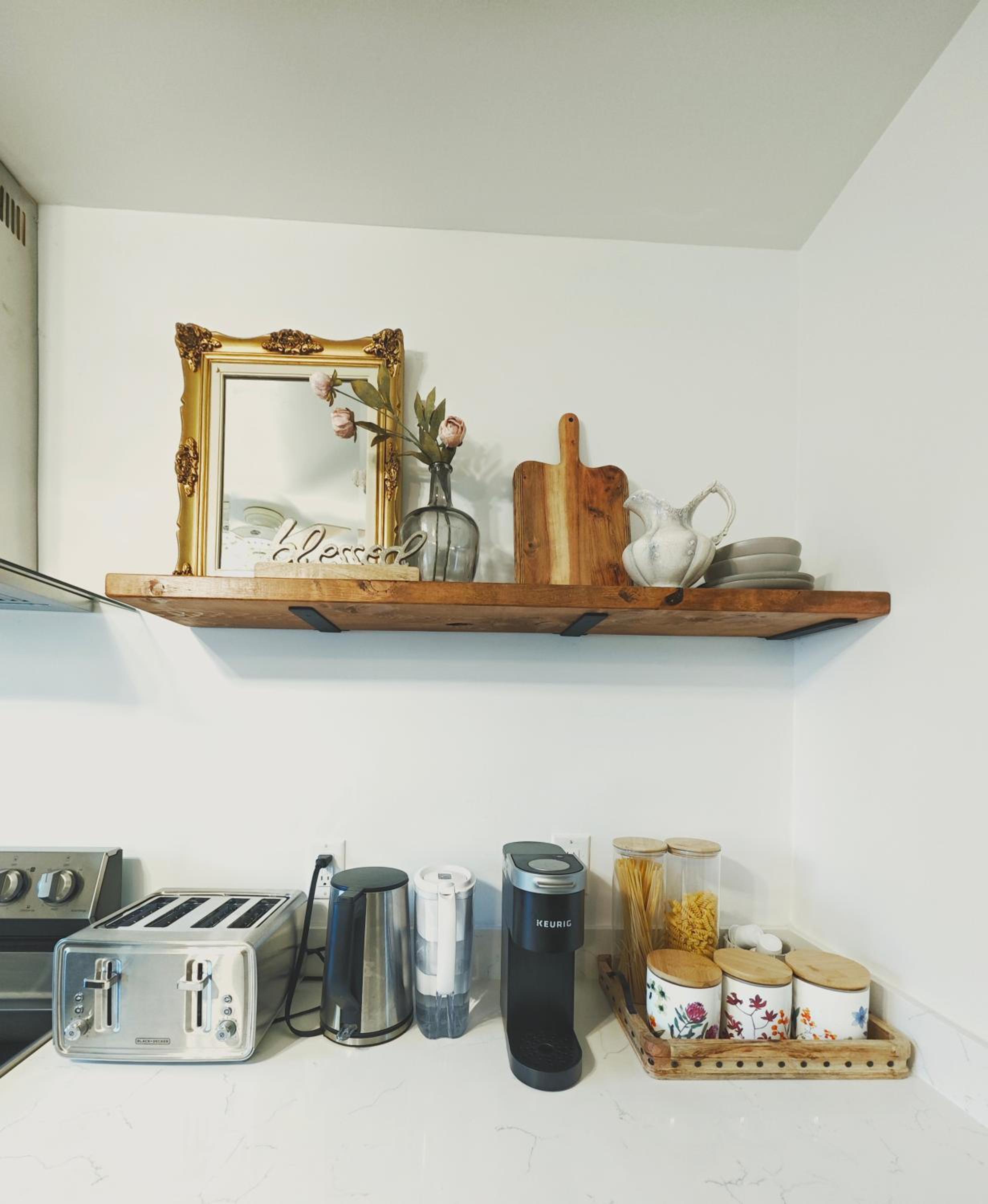 Vintage Spacious Bungalow - Walk to Lake - Property Image 47