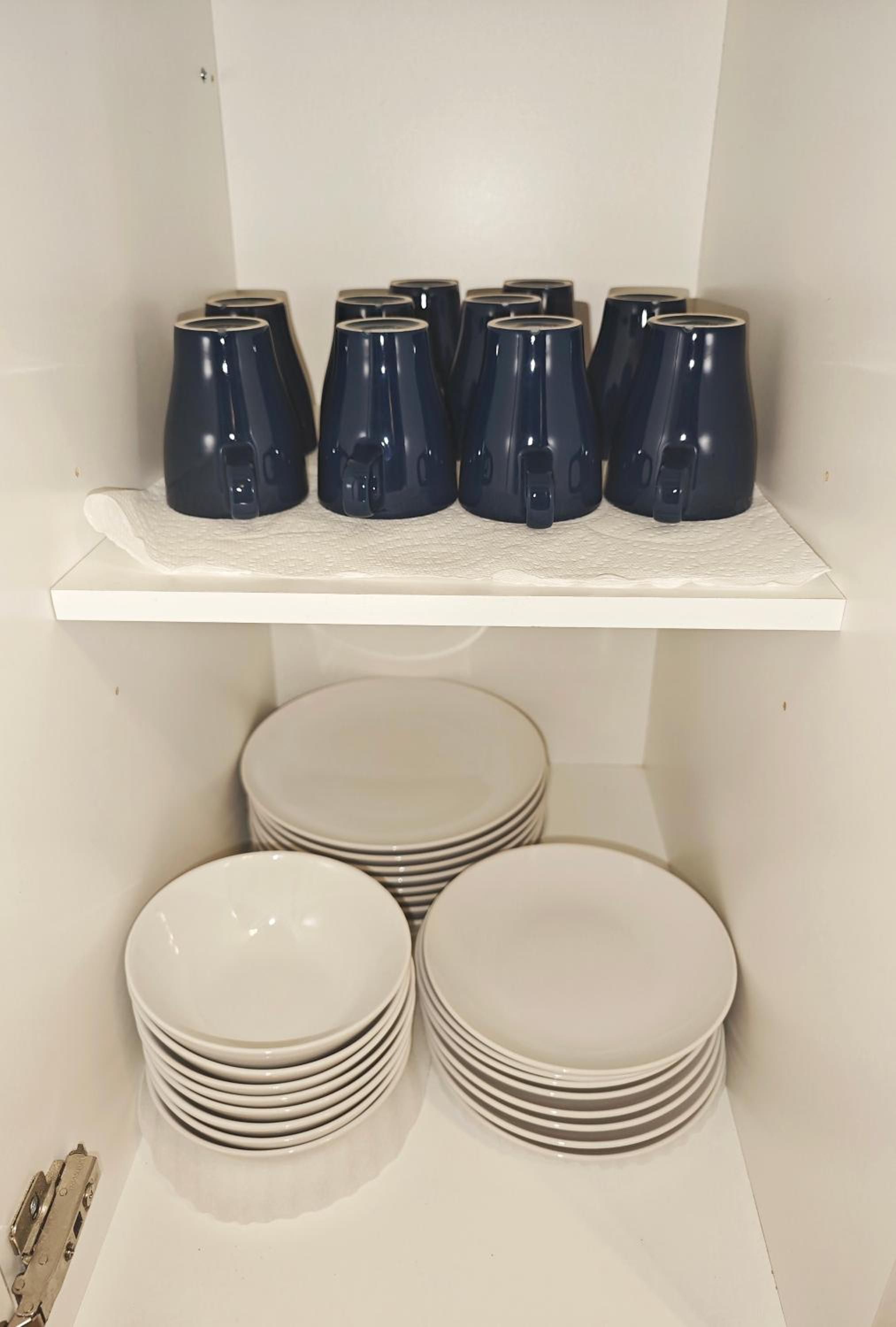 Vintage Spacious Bungalow - Walk to Lake - Property Image 23