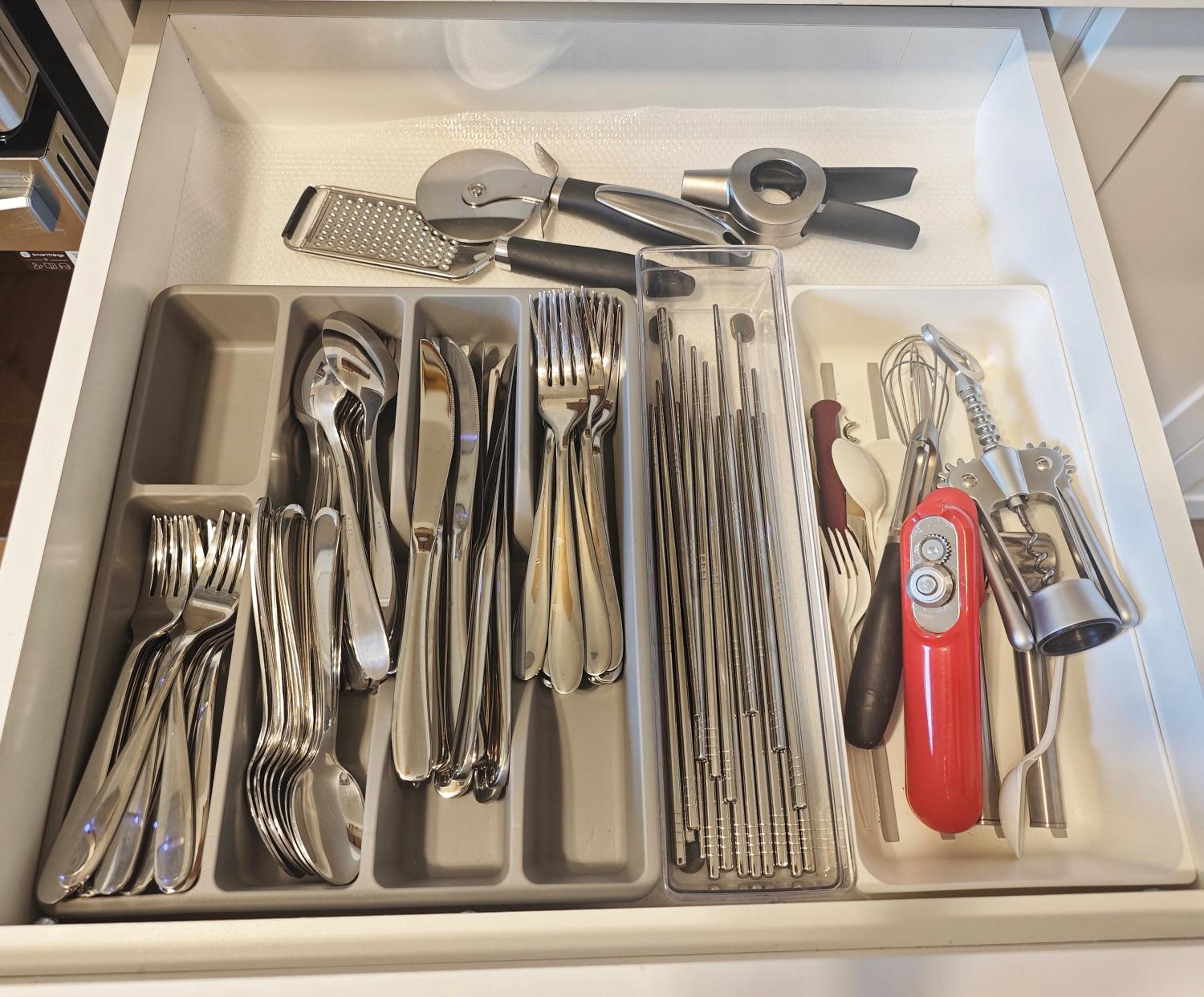 Vintage Spacious Bungalow - Walk to Lake - Property Image 20