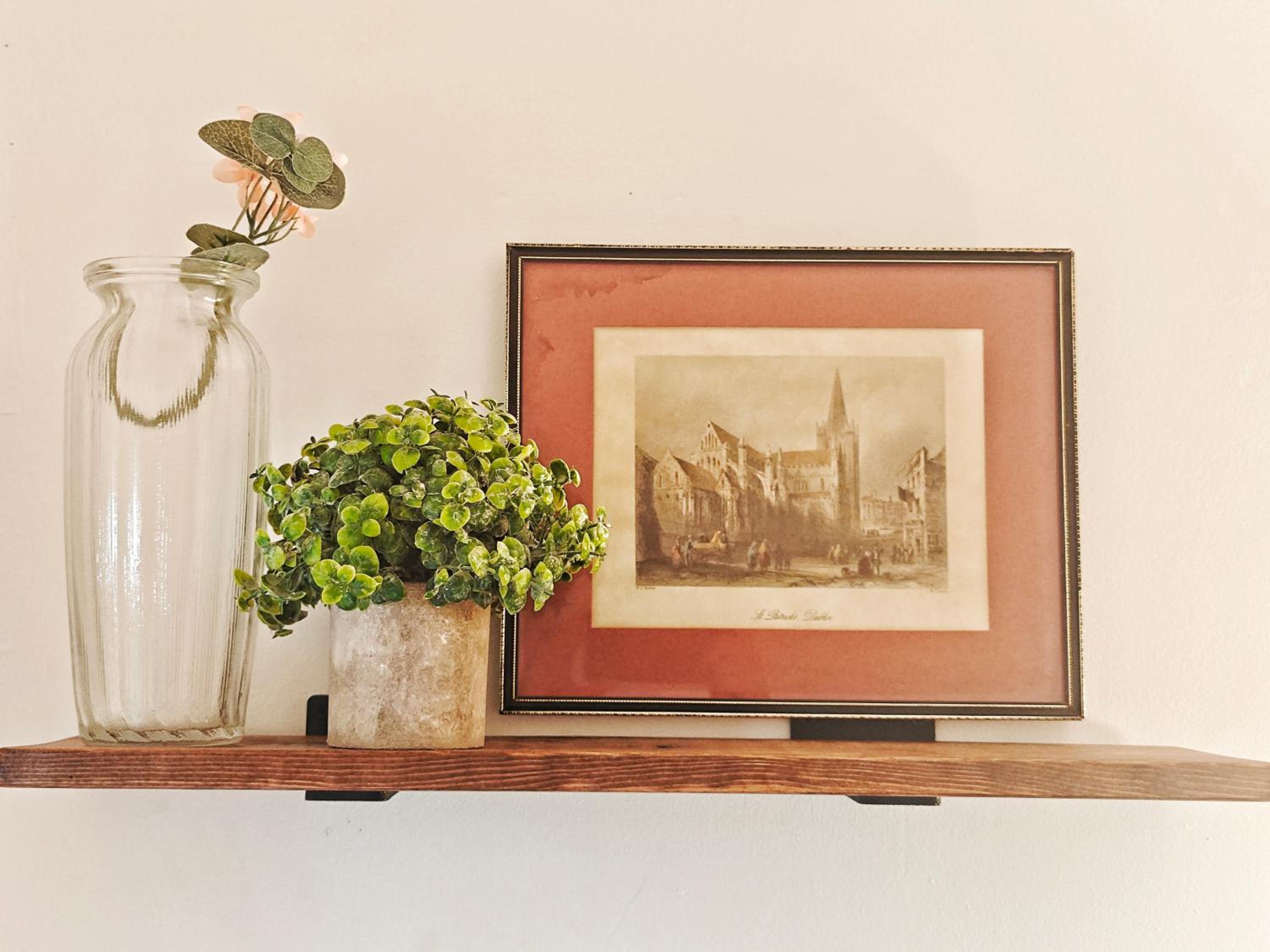 Vintage Spacious Bungalow - Walk to Lake - Property Image 14