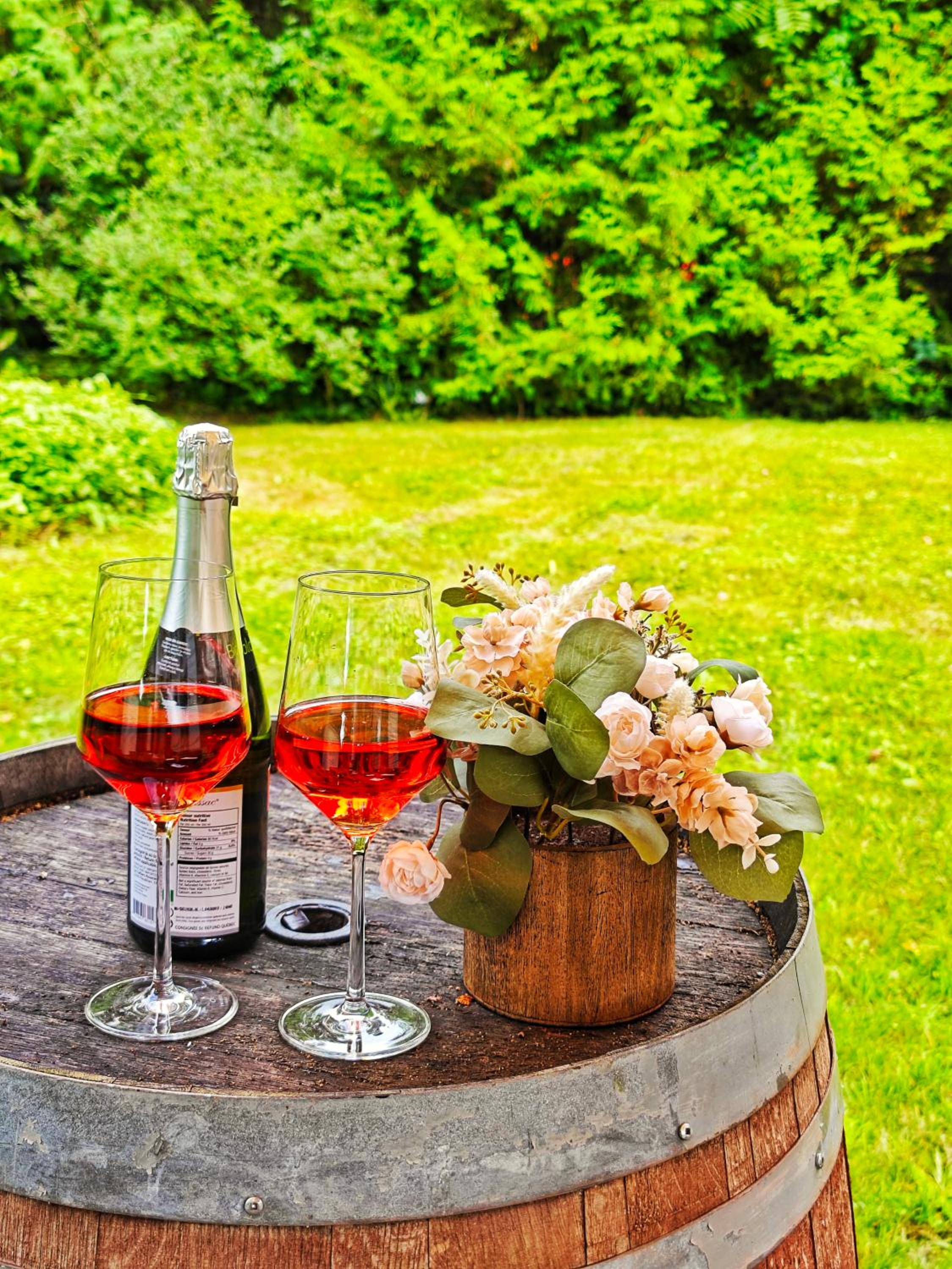 Vintage Spacious Bungalow - Walk to Lake - Property Image 18