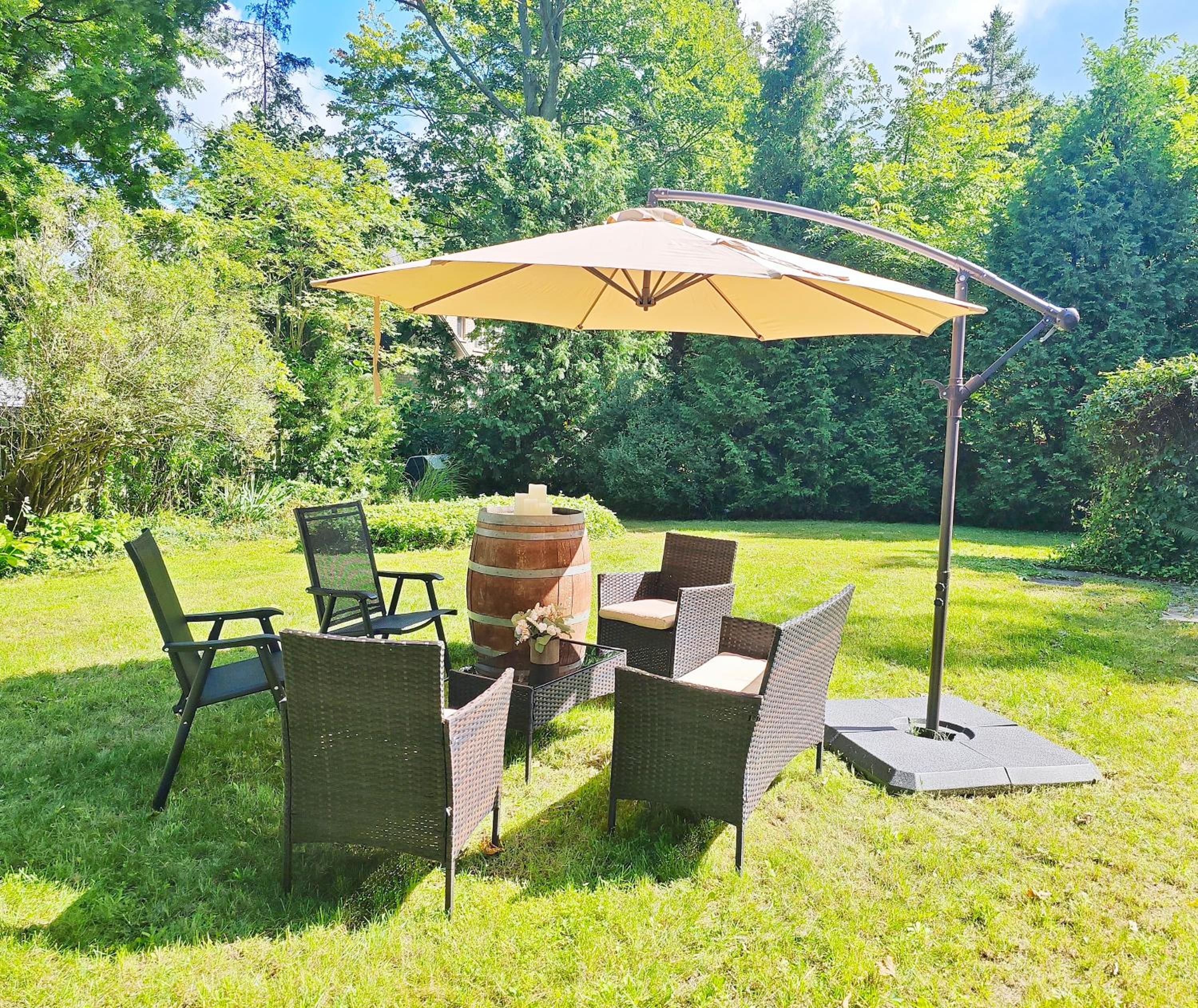 Vintage Spacious Bungalow - Walk to Lake - Property Image 17