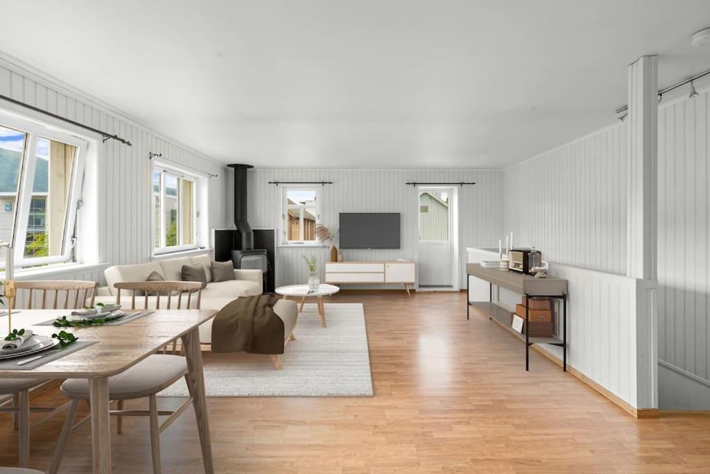 Cozy City Top-Floor Apt view 3
