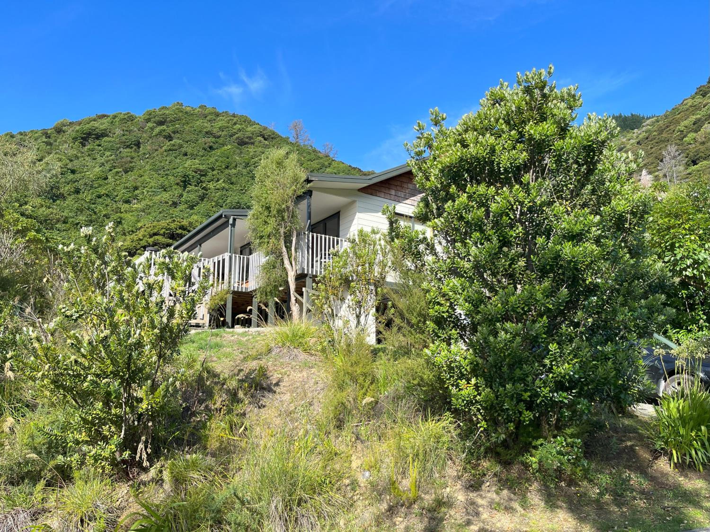 Picturesque Waikawa - Picton Holiday Home view 5