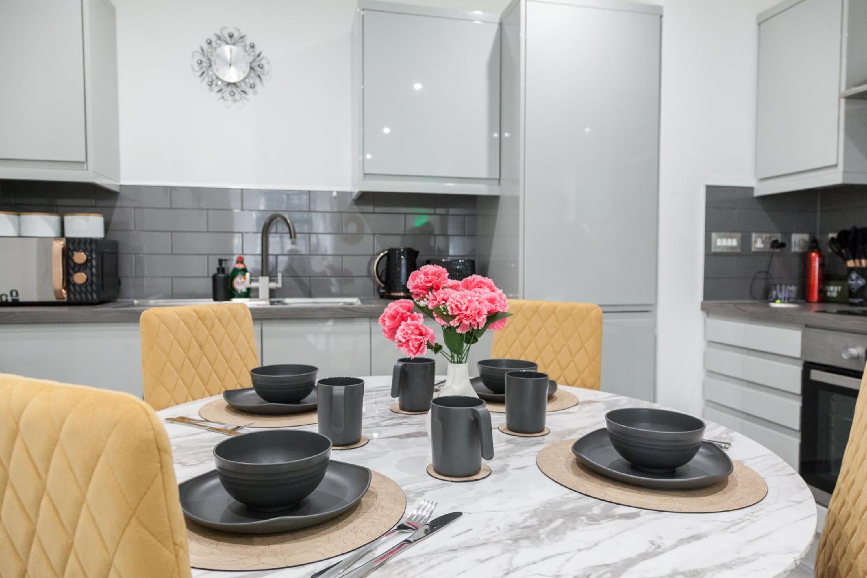 Leicester Vacations - Opulent Residence - 1 BR Leicester City Centre - Property Image 4