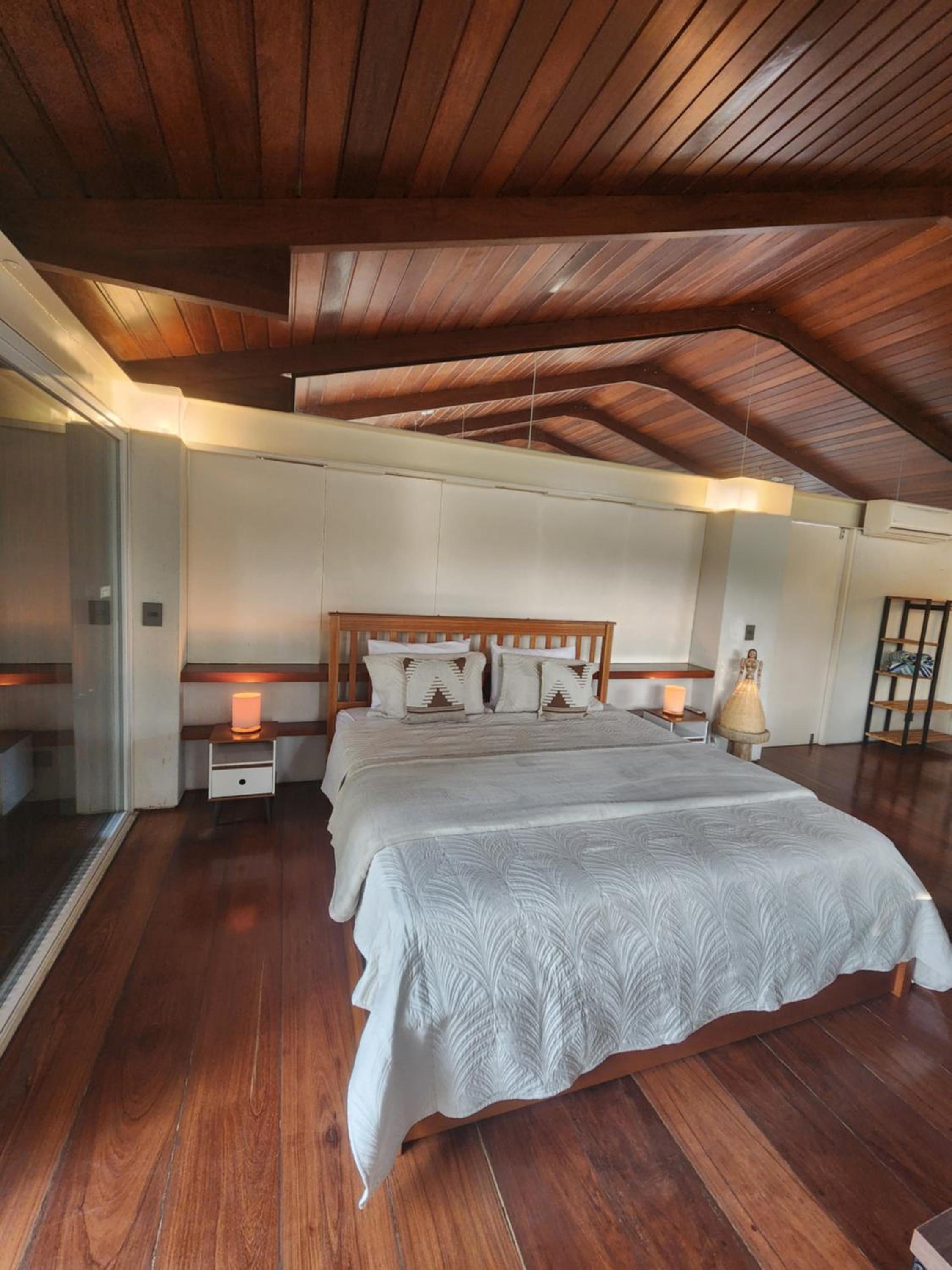 Luxury Family Beach Penthouse with Mountain Views