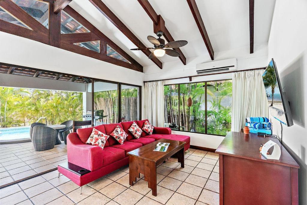 Lovely Condo w - Private Pool