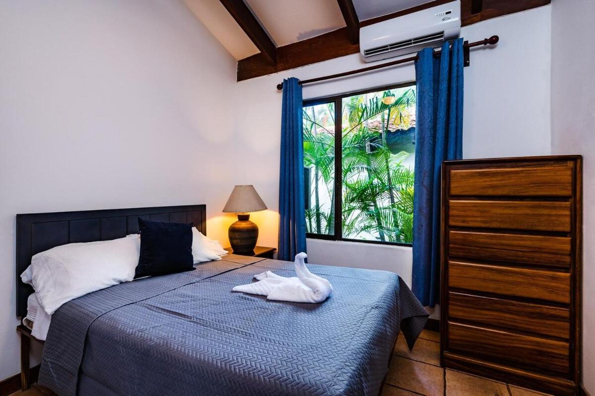 Lovely Condo w - Private Pool