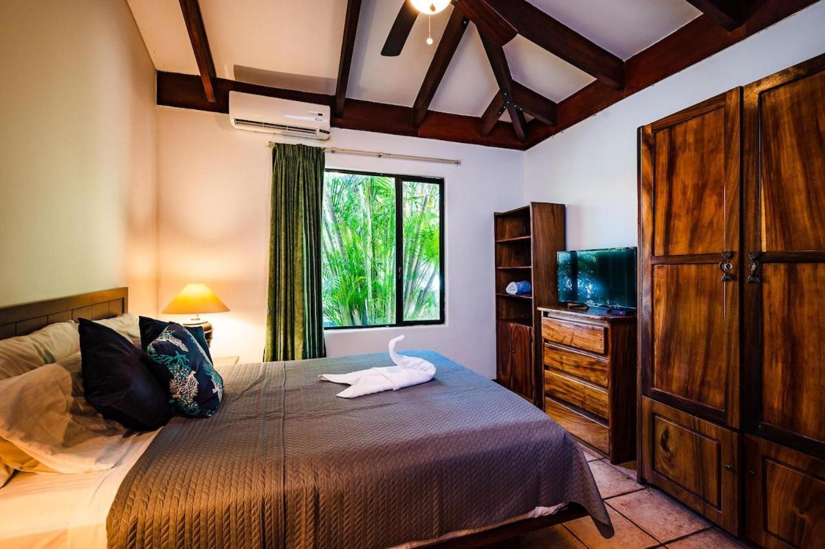 Lovely Condo w - Private Pool