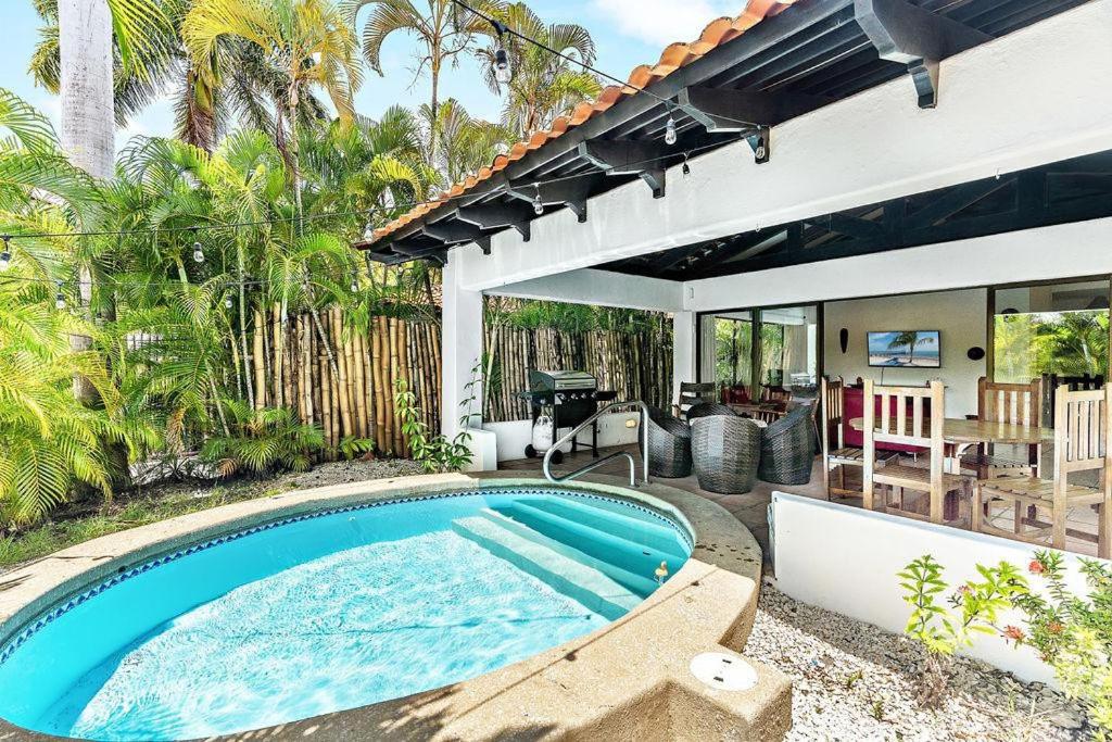 Lovely Condo w - Private Pool