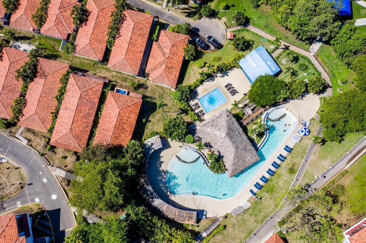 Lovely Condo w - Private Pool