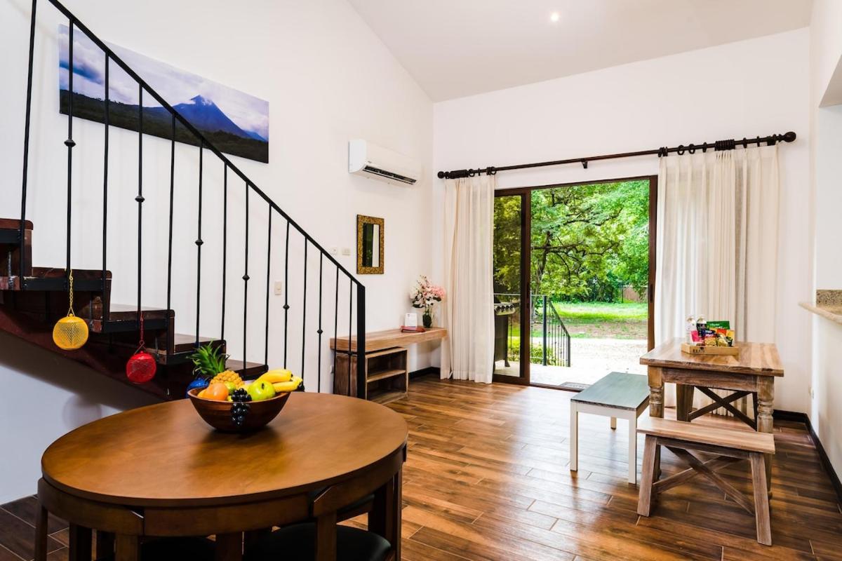 New Villa Walking distance to Ocotal Beach
