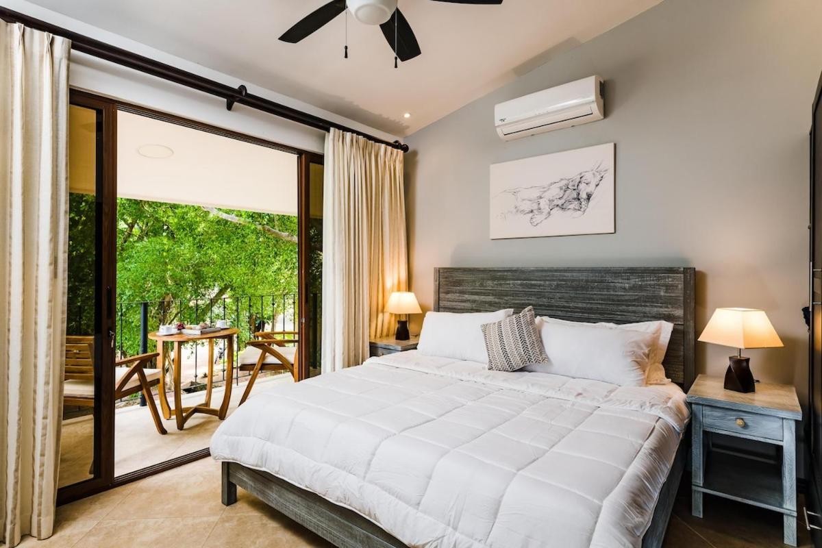 New Villa Walking distance to Ocotal Beach