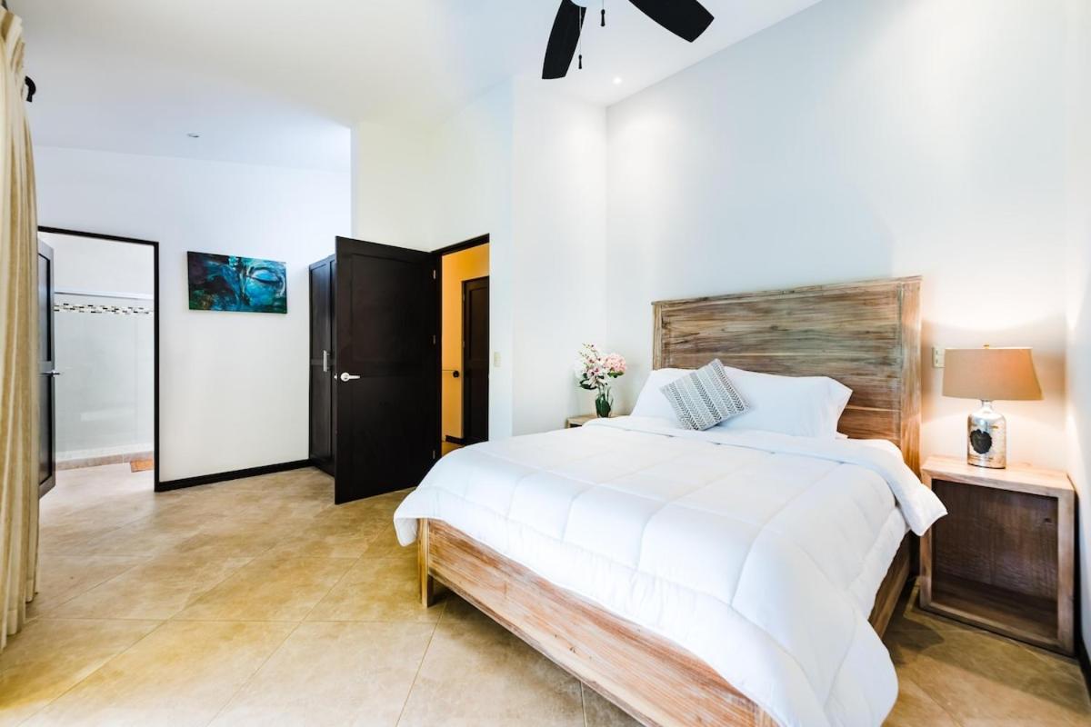 New Villa Walking distance to Ocotal Beach