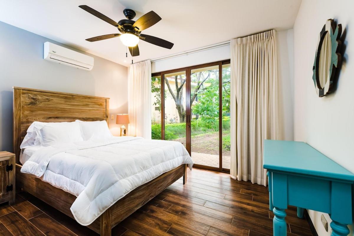 New Villa Walking distance to Ocotal Beach