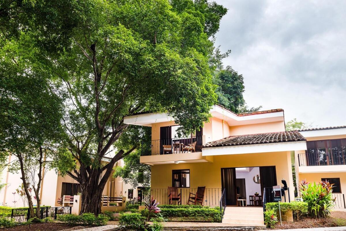 New Villa Walking distance to Ocotal Beach