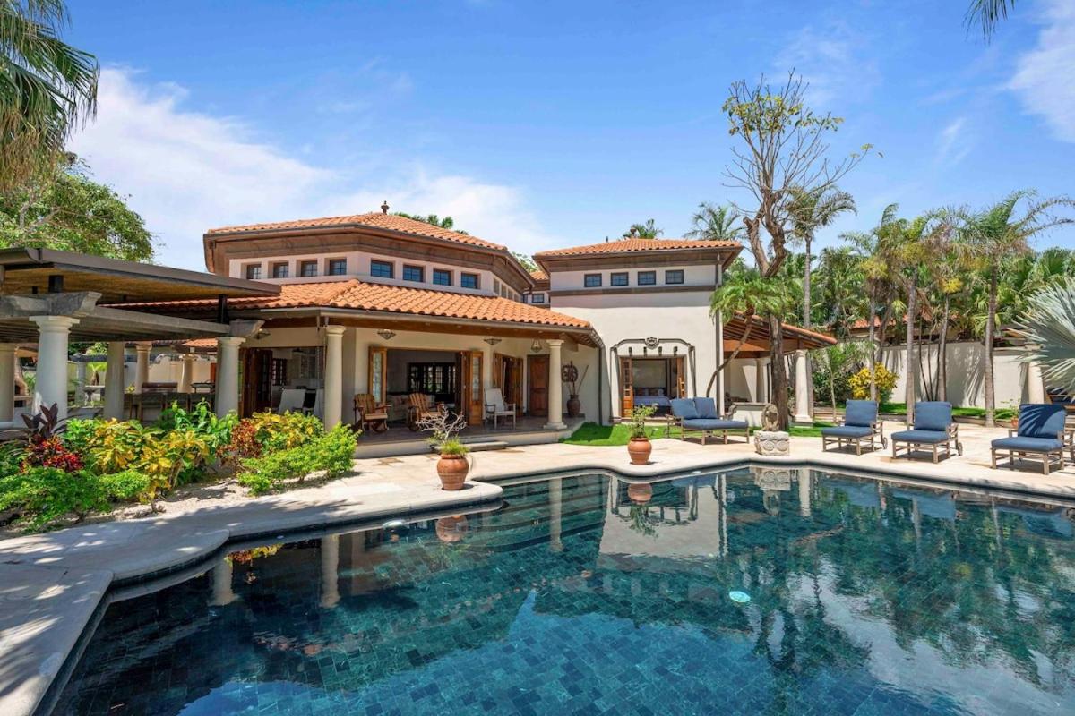 Beachfront Villa with large pool