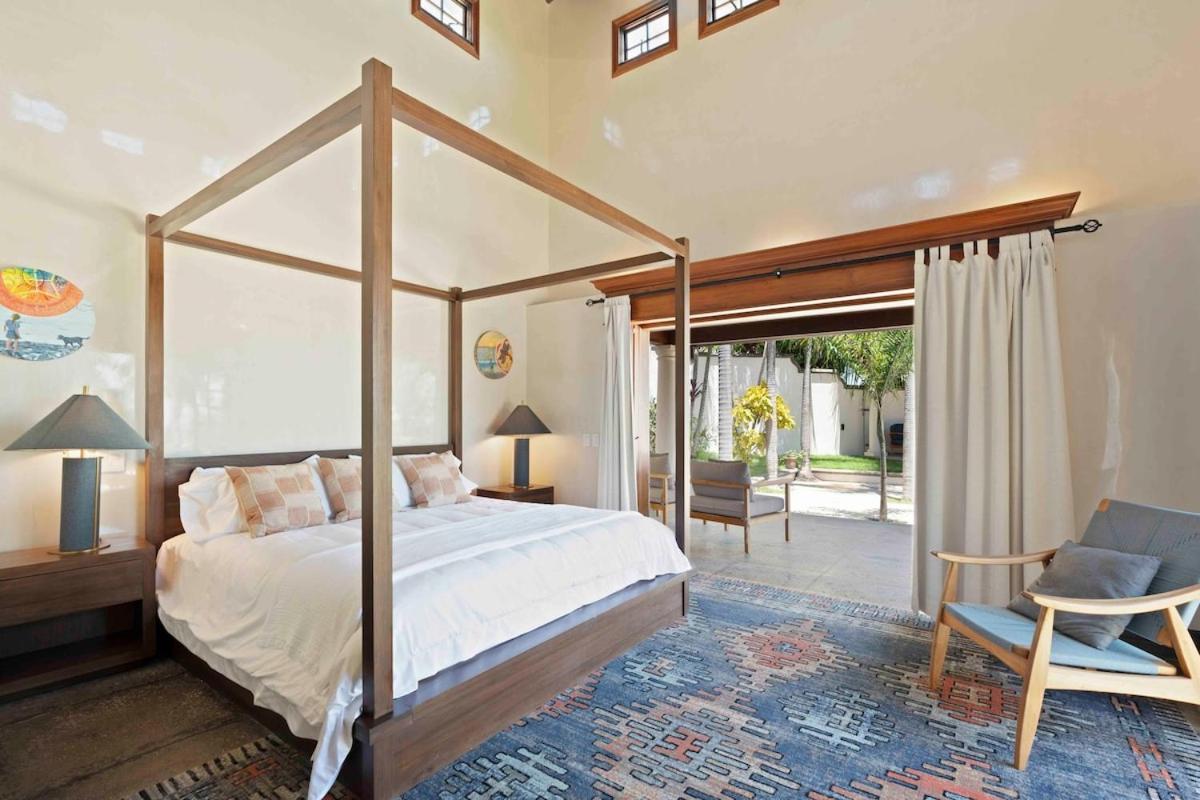 Beachfront Villa with large pool