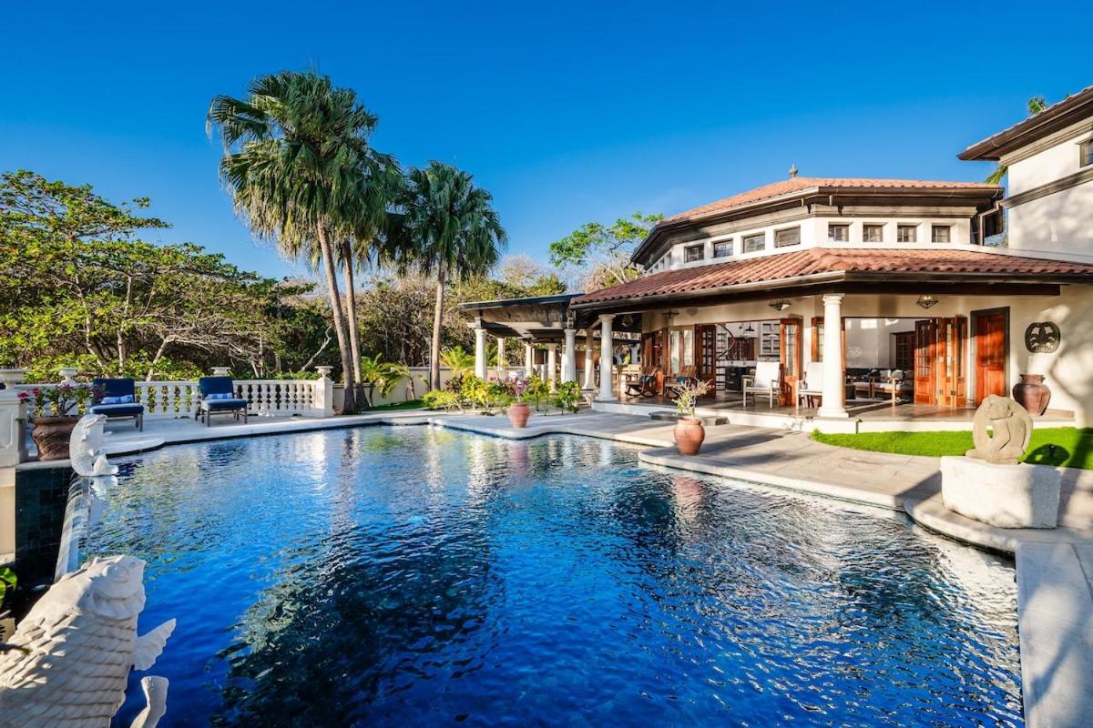 Beachfront Villa with large pool