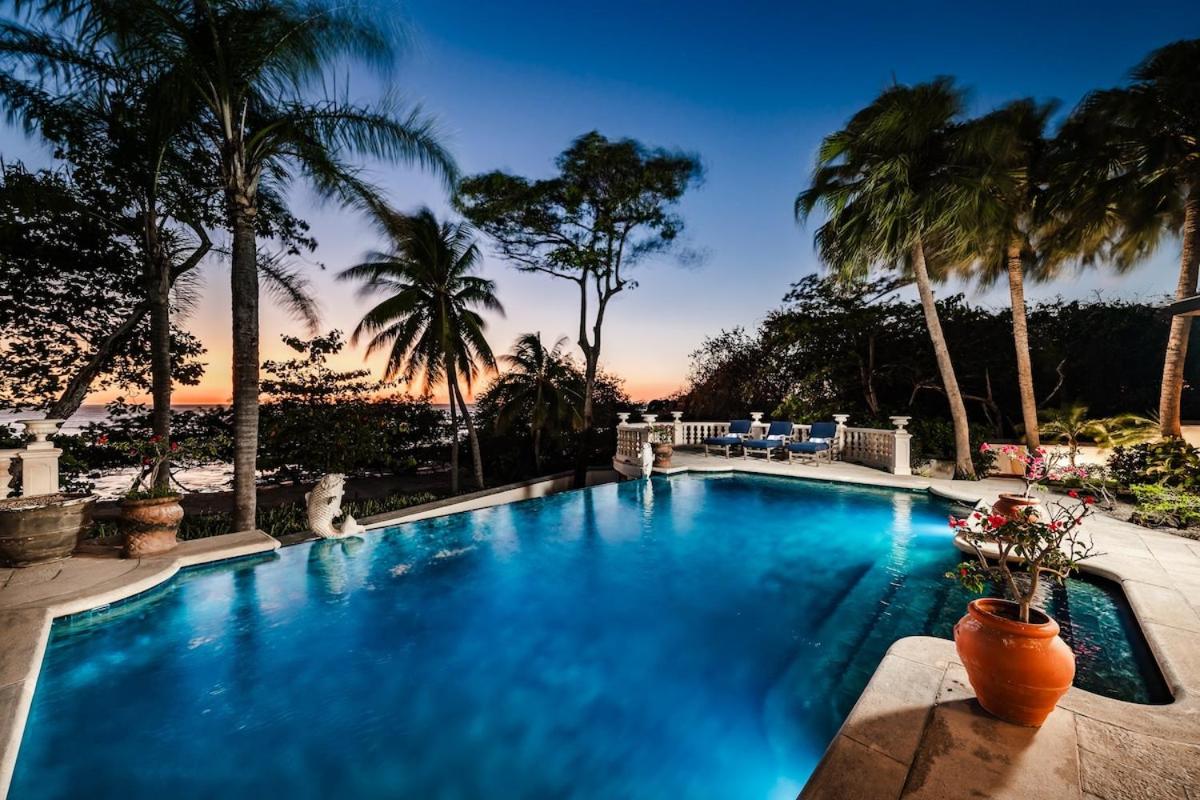 Beachfront Villa with large pool