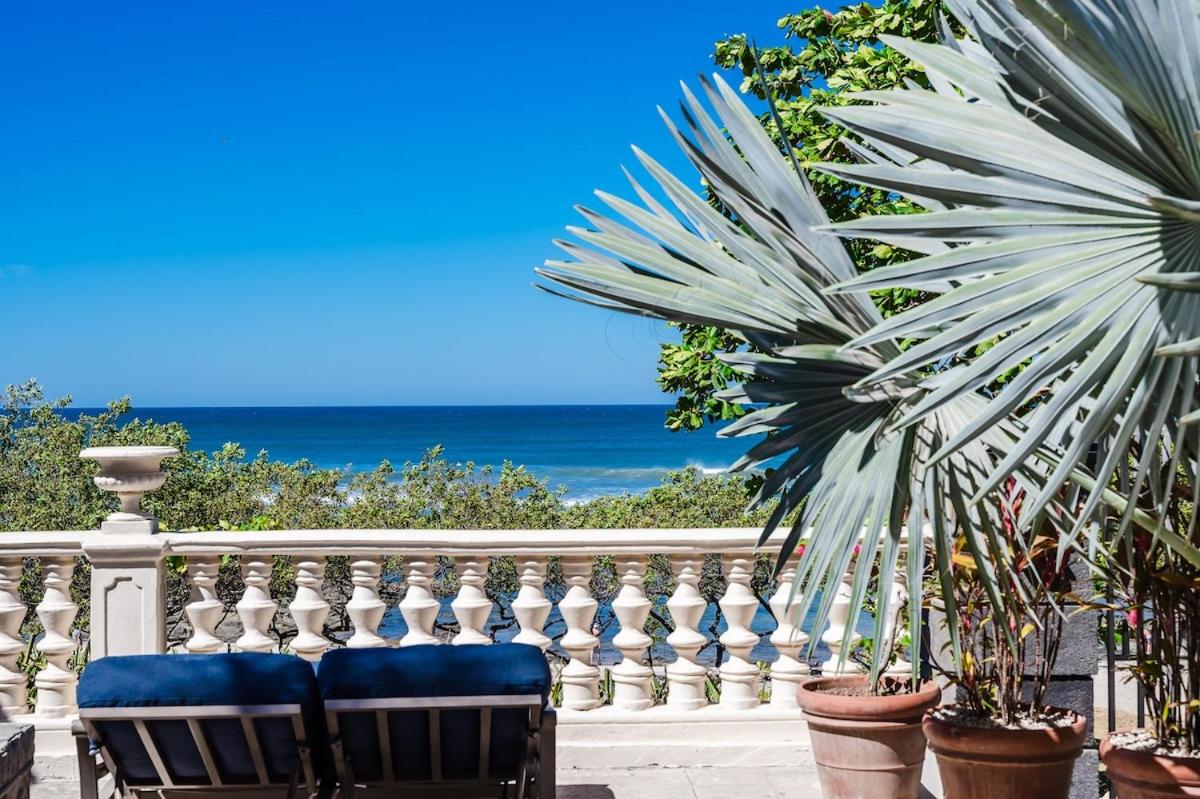 Beachfront Villa with large pool