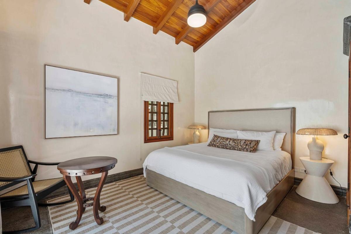 Beachfront Villa with large pool