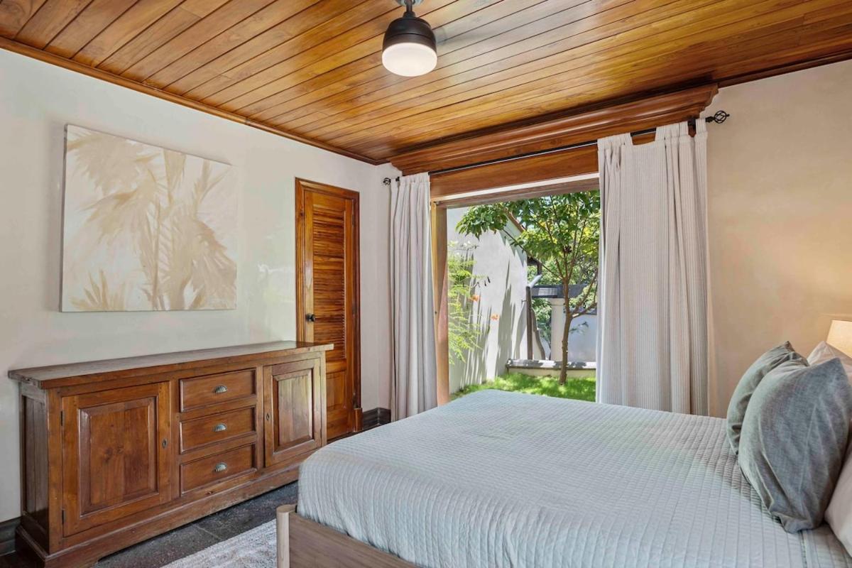 Beachfront Villa with large pool
