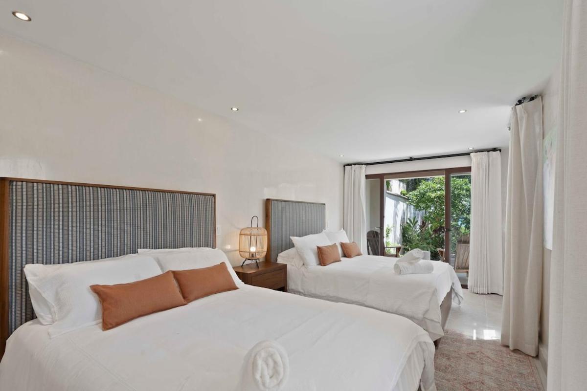 Beachfront Villa with large pool