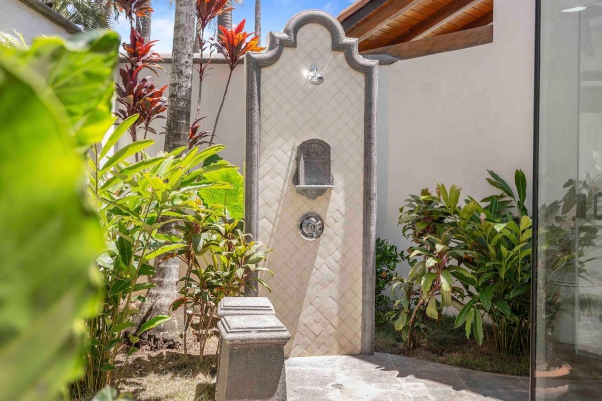Beachfront Villa with large pool