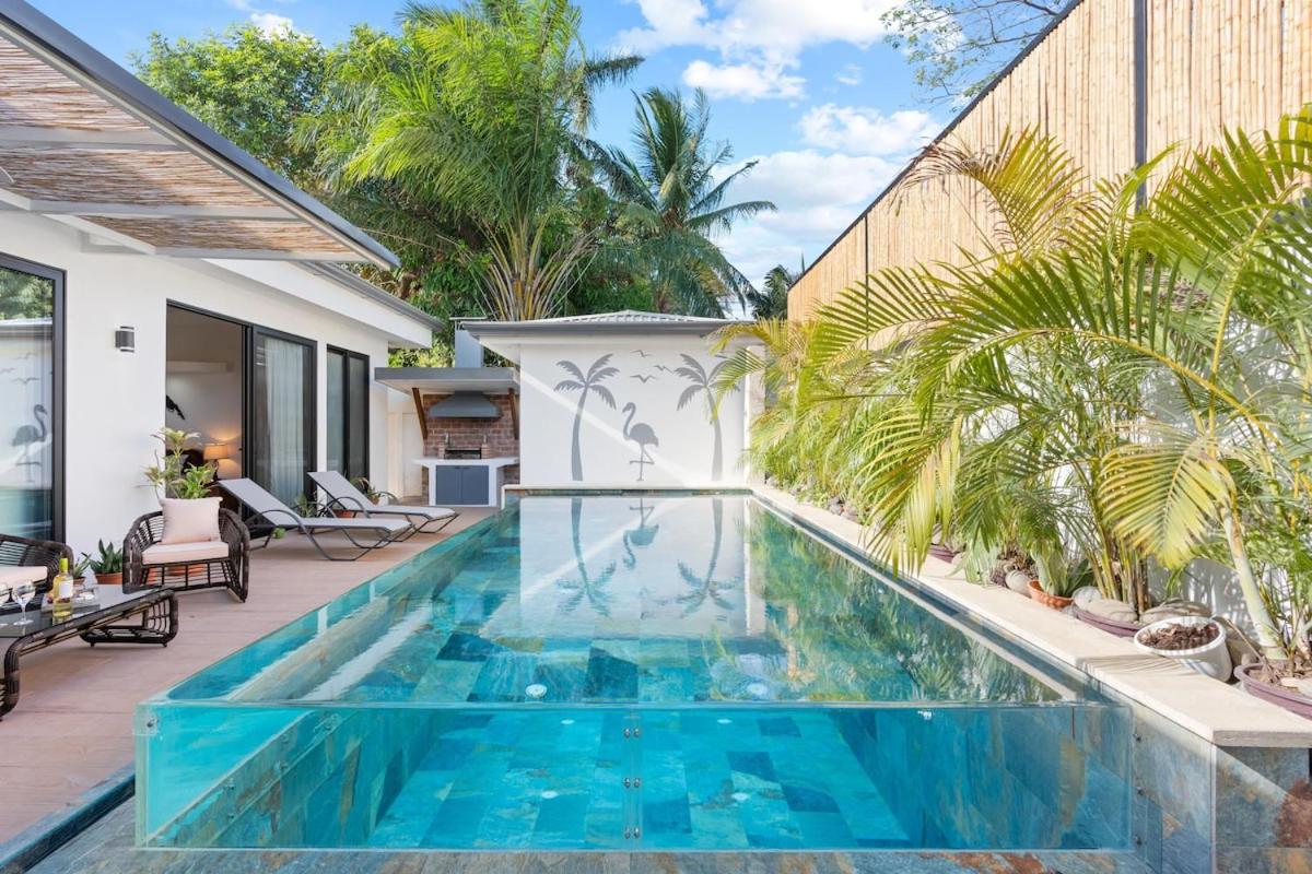 Swim-Through Glass Pool Villa, 5min Beach