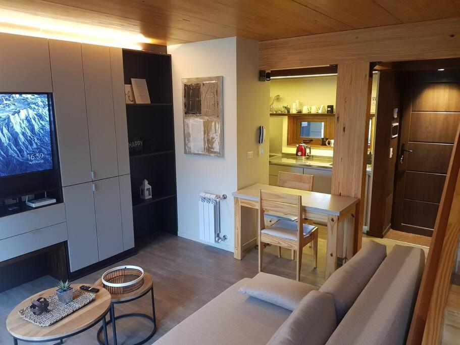 Excelente departamento dúplex de 3 ambientes con 2 dormitorios y 2 baños