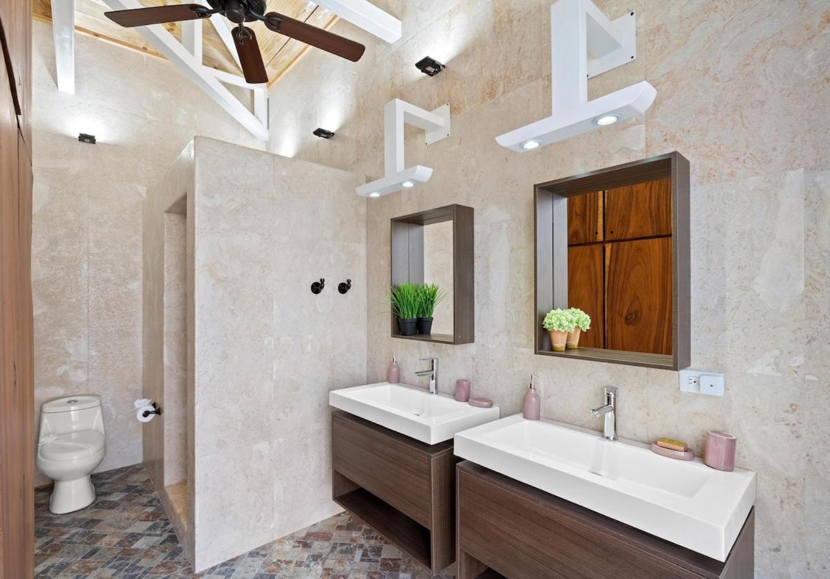 Swim-Through Glass Pool Villa, 5min Beach