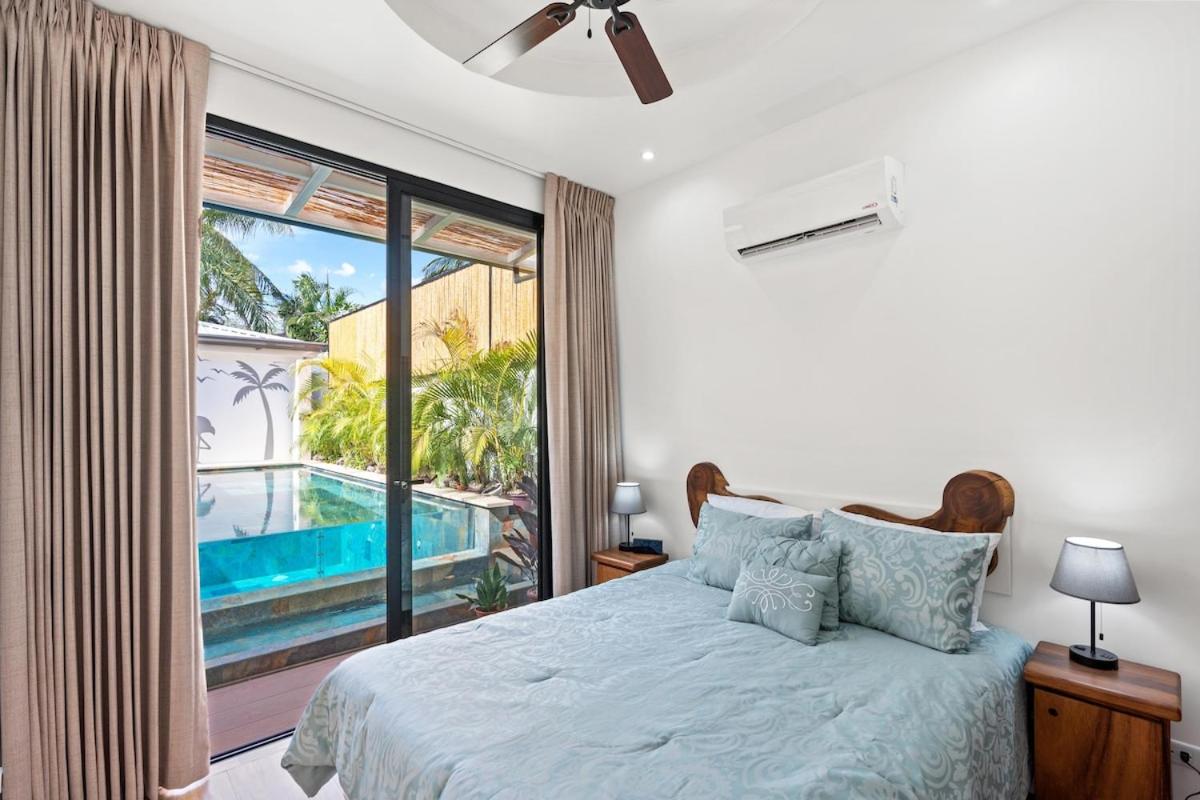 Swim-Through Glass Pool Villa, 5min Beach