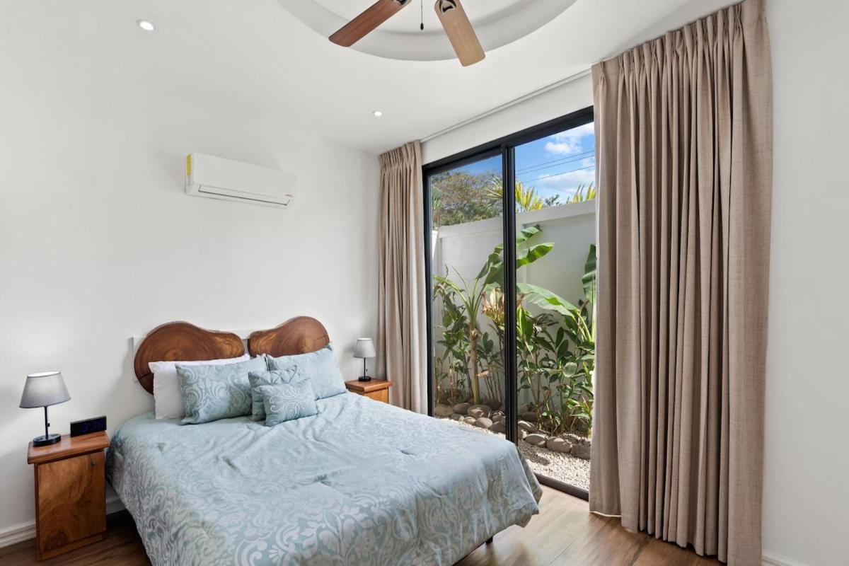 Swim-Through Glass Pool Villa, 5min Beach