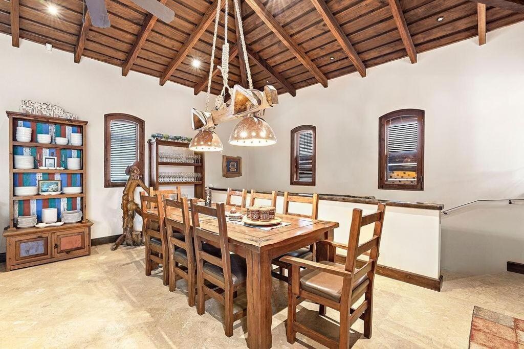 Las Catalinas Villa 5 BD