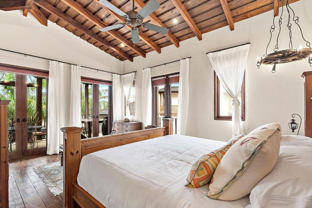 Las Catalinas Villa 5 BD