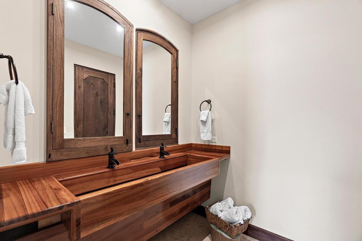 Las Catalinas Villa 5 BD