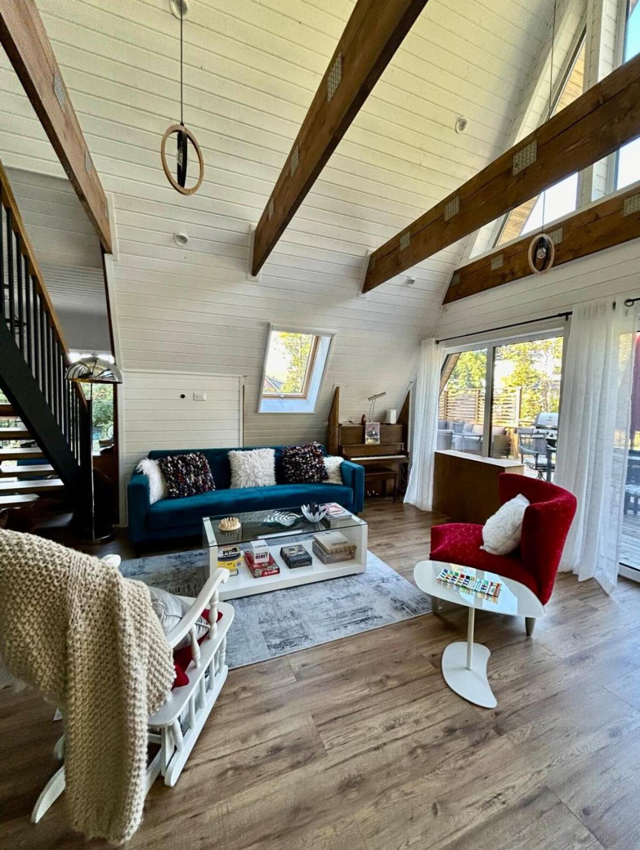 A-Frame in Cottage Community 1 Hr North of Toronto