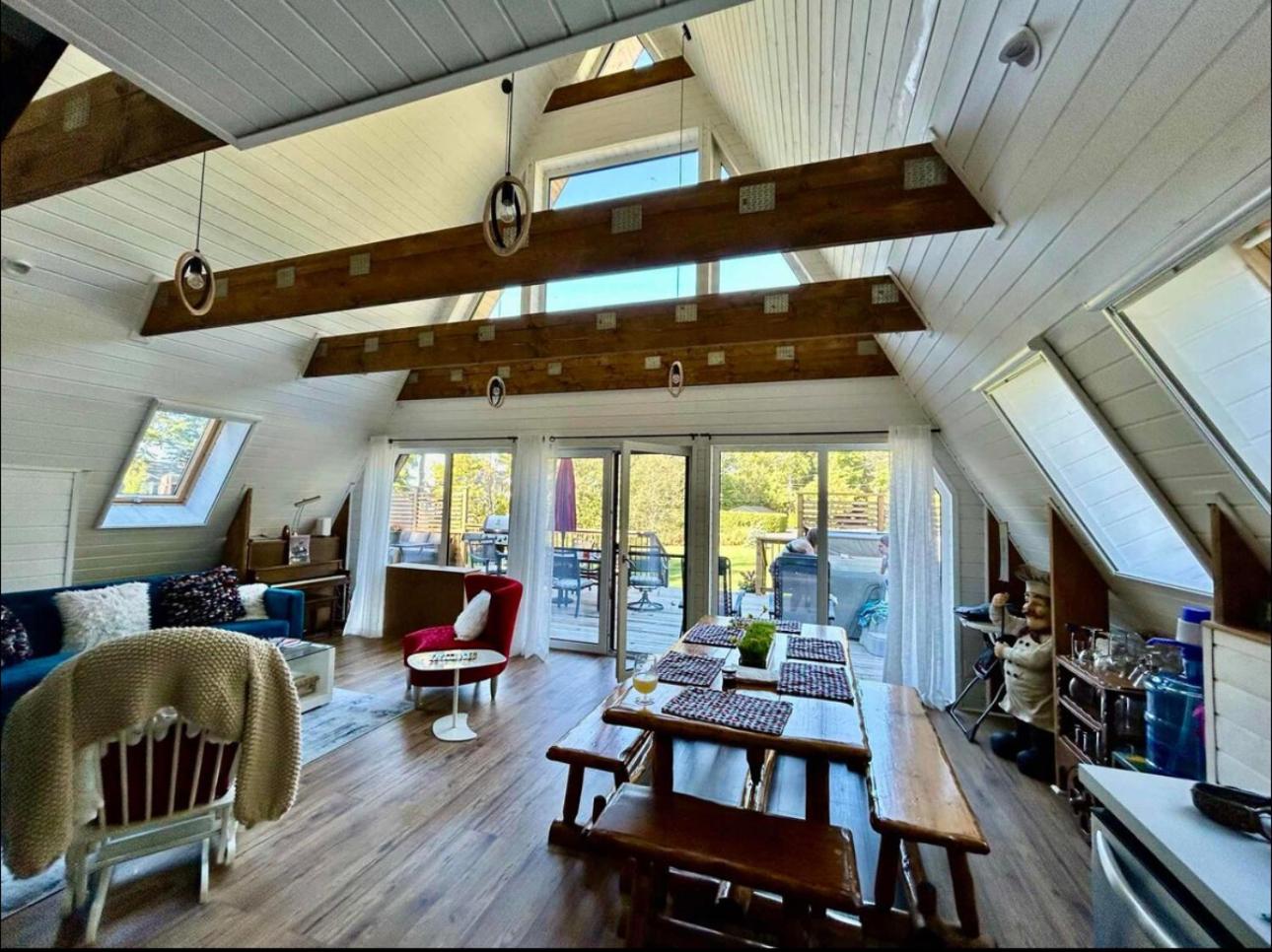 A-Frame in Cottage Community 1 Hr North of Toronto