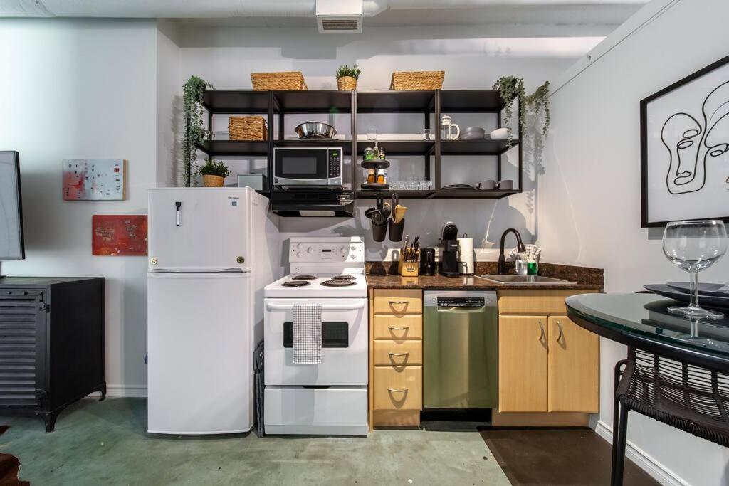 Chic & Cozy Loft near Rogers Place, LRT, Jasper Ave